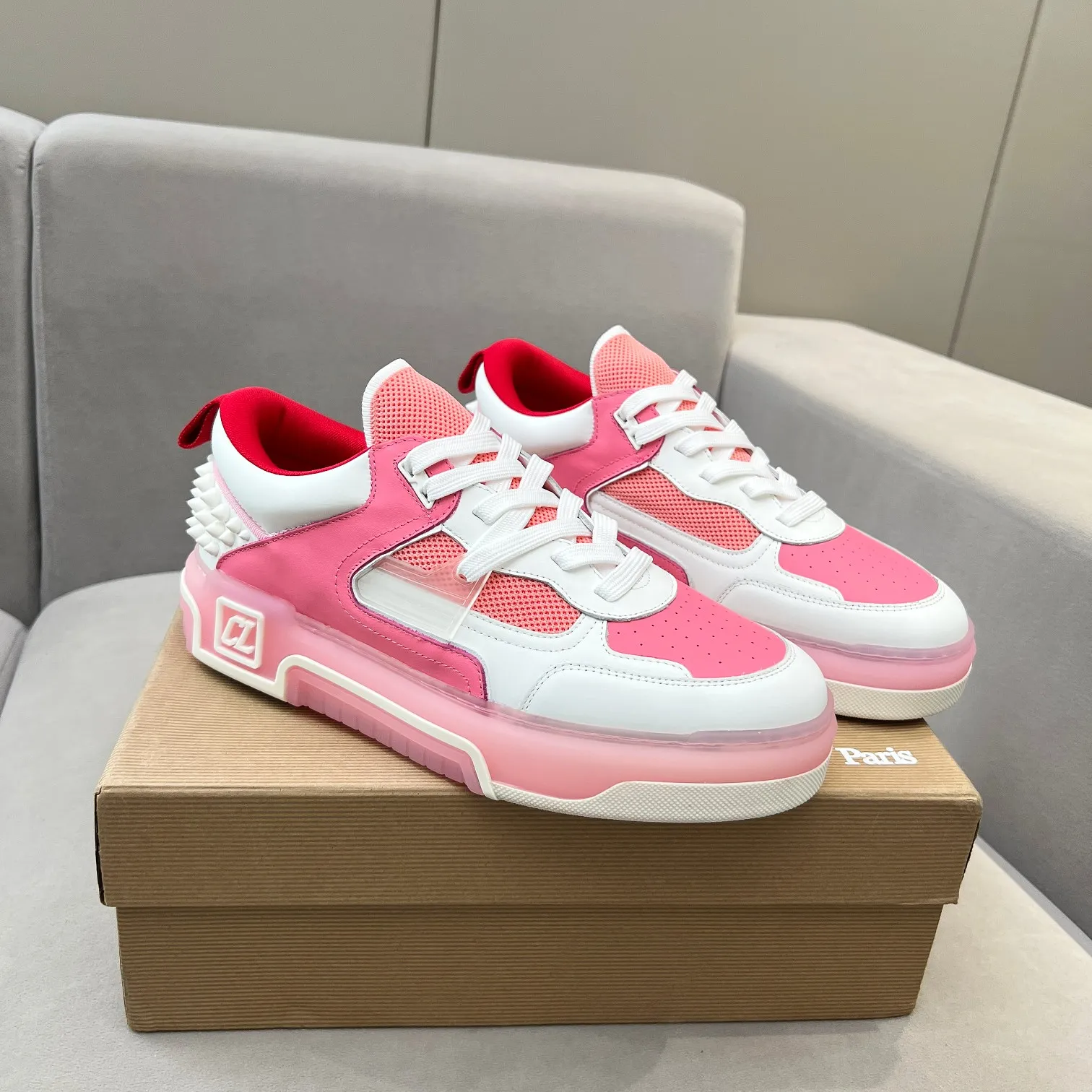Men's shoes 💰700 🌹🌹🌹̋ Wang Junkai Yang Mi Xu Kai Zhang Jingyi Ding Chengxin Chen Muchi Wang Ziyi Same style Christian Louboutin 2024 [New product] ASTROLOUBI unisex thick-soled sports shoes red-soled shoes perfectly integrate fashion and sports, The fabrics are made of luxurious calfskin, soft suede, smooth satin and laminated leather, and the back is decorated with classic rivets. The interior is blended with a knitted tongue for added durability, breathability and quick-drying comfort. The outsole is made of a combination of EVA foam and imported rubber, and the colorful CL iconic letters on the side of the outsole show the brand's unique style. It is a ceiling-level comfortable skate shoe! ! ! Multiple colors available, currently women’s sizes 35--40